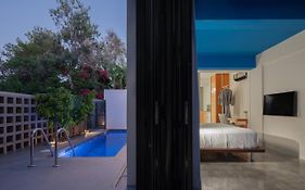 Adrop Pool Suites